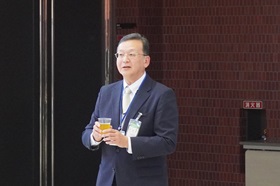 佐々木副会長乾杯